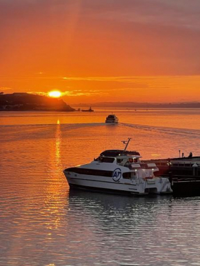 Penthouse apartment with stunning Harbour views, Auckland